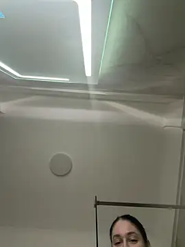 Snapshot of moniqque chatting on February 19, 2026, 7:43 pm moniqque online show from February 19, 2026, 7:43 pm