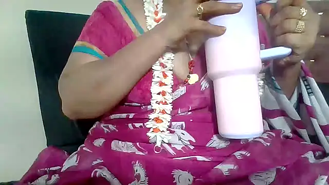 Snapshot of archanatelugu9 chatting on February 16, 2026, 6:53 am archanatelugu9 online show from February 16, 2026, 6:53 am