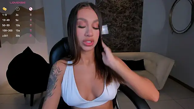 Snapshot of DannaCruz chatting on January 18, 2025, 10:39 am DannaCruz online show from January 18, 2025, 10:39 am