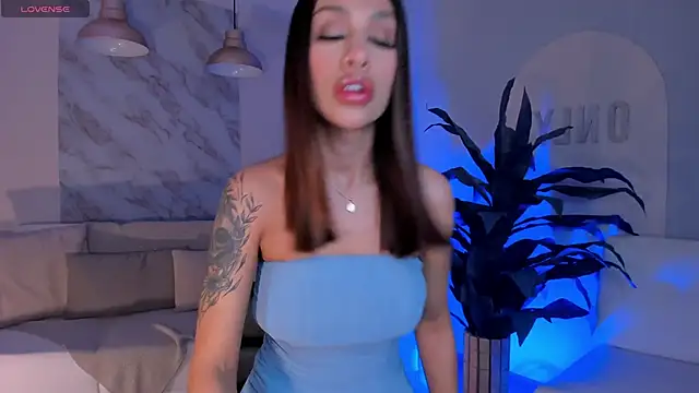 Snapshot of DannaCruz chatting on February 18, 2025, 7:41 pm DannaCruz online show from February 18, 2025, 7:41 pm