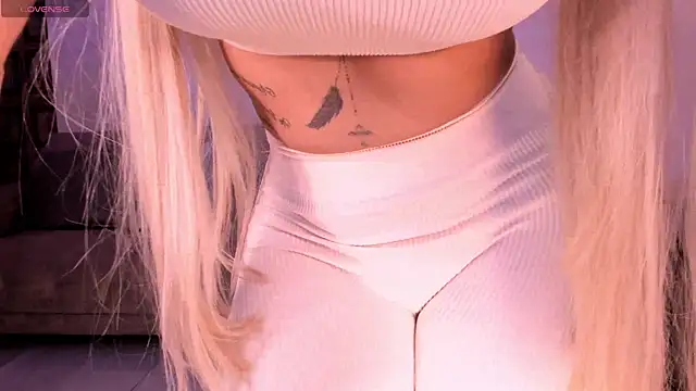 SophiePalmer online show from March 9, 2025, 1:48 pm