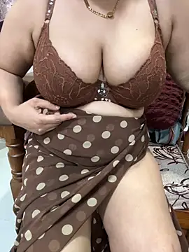 Sexybomb33 online show from November 12, 2025, 8:19 pm