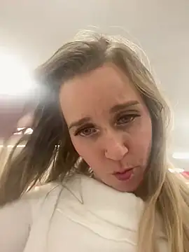 SkyelarSommer online show from January 23, 2025, 11:47 pm