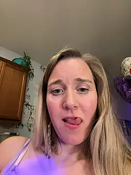 SkyelarSommer online show from February 23, 2025, 5:45 am