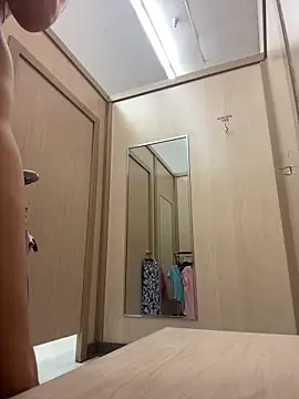 SkyelarSommer online show from March 6, 2025, 1:37 am