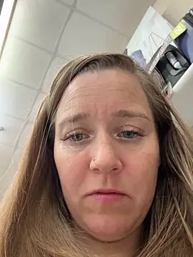 SkyelarSommer online show from April 2, 2026, 3:42 pm