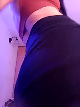 LissaThompsom online show from February 25, 2025, 2:11 pm