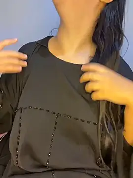 Mayacrayzi online show from October 6, 2025, 9:29 am