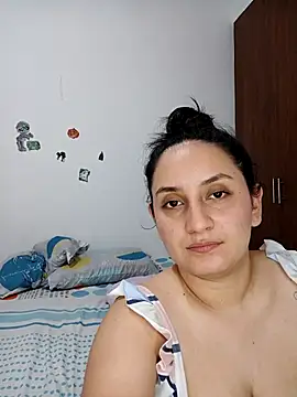 Snapshot of Angeelus2 chatting on April 5, 2026, 4:20 am Angeelus2 online show from April 5, 2026, 4:20 am