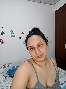 Snapshot of Angeelus2 chatting on April 12, 2026, 1:05 pm Angeelus2 online show from April 12, 2026, 1:05 pm
