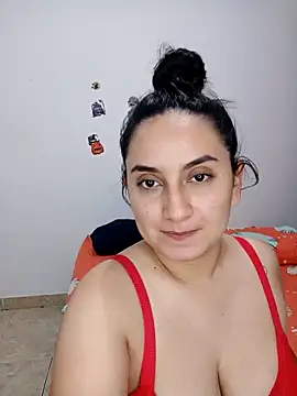 Snapshot of Angeelus2 chatting on May 3, 2026, 6:58 pm Angeelus2 online show from May 3, 2026, 6:58 pm