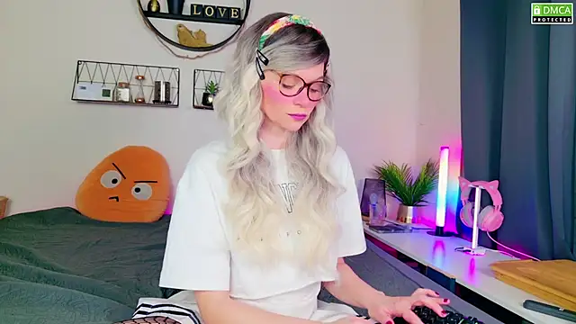 Snapshot of Kittychatte chatting on January 21, 2025, 8:32 pm Kittychatte online show from January 21, 2025, 8:32 pm