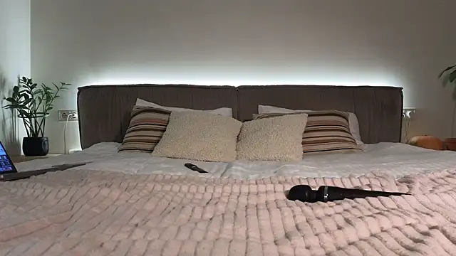 PassionAnn online show from October 23, 2025, 7:01 pm