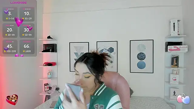 cristal  hot 1 online show from February 2, 2025, 4:05 am