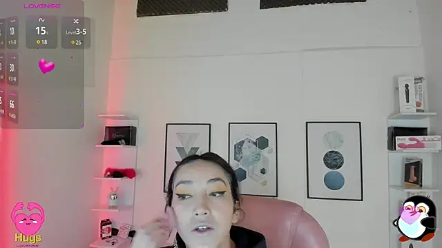 cristal  hot 1 online show from February 14, 2025, 4:04 am