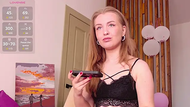 yourlovelyjul online show from May 31, 2026, 9:49 am