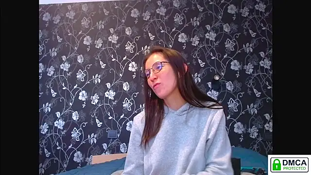 Snapshot of Sophi_Cute chatting on April 19, 2026, 10:25 am Sophi Cute online show from April 19, 2026, 10:25 am