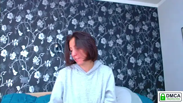 Snapshot of Sophi_Cute chatting on May 14, 2026, 12:56 pm Sophi Cute online show from May 14, 2026, 12:56 pm