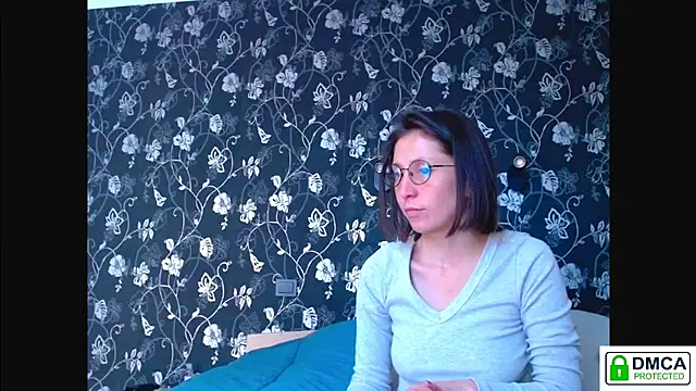Snapshot of Sophi_Cute chatting on May 23, 2026, 2:43 pm Sophi Cute online show from May 23, 2026, 2:43 pm