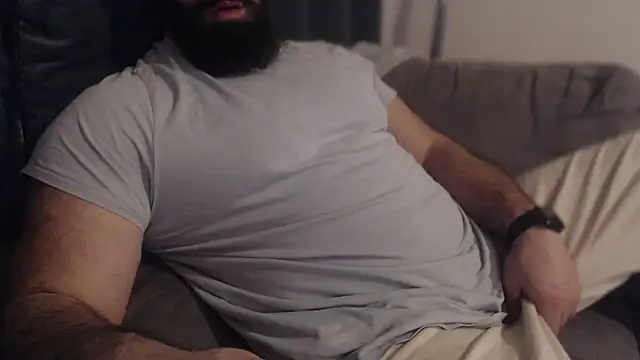 hugemachohandsome online show from February 8, 2026, 9:51 pm