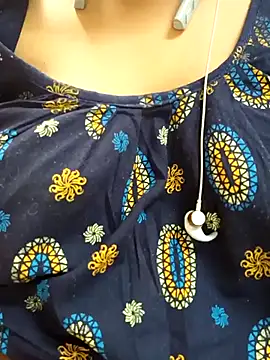 Sophiaboudi online show from February 17, 2025, 5:53 pm