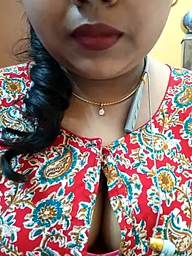 Sophiaboudi online show from March 10, 2025, 5:07 pm