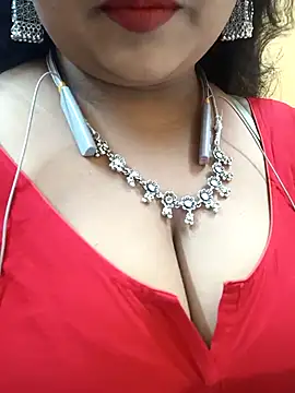 Sophiaboudi online show from September 25, 2025, 6:00 pm