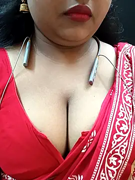 Sophiaboudi online show from October 17, 2025, 5:59 pm