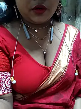 Sophiaboudi online show from November 15, 2025, 5:42 pm