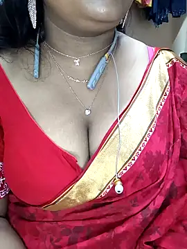 Sophiaboudi online show from November 16, 2025, 3:17 pm