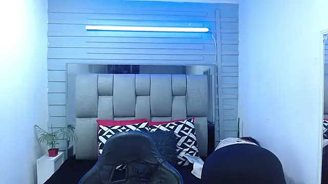 evelin zaens online show from March 24, 2026, 3:55 am