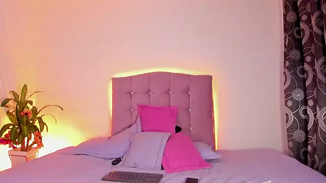 MarieLatex online show from March 8, 2025, 2:01 am