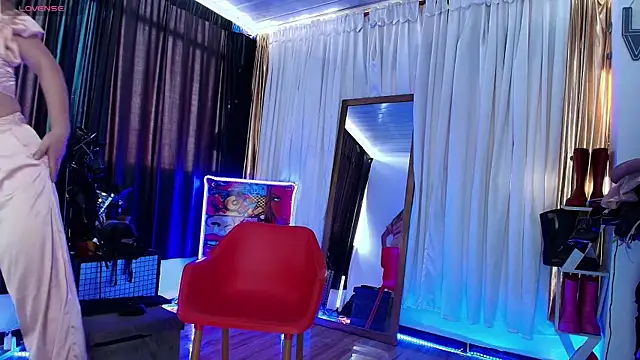 LatexDevil Blondie online show from February 24, 2025, 1:10 pm