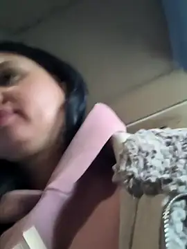 KikiXRed online show from December 3, 2025, 12:47 pm