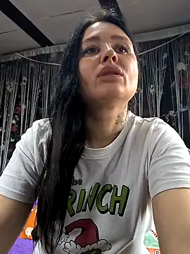 KikiXRed online show from April 15, 2026, 8:43 am