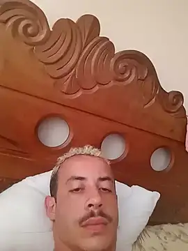 Snapshot of MachoScorpionCaralho chatting on February 5, 2025, 4:58 pm MachoScorpionCaralho online show from February 5, 2025, 4:58 pm