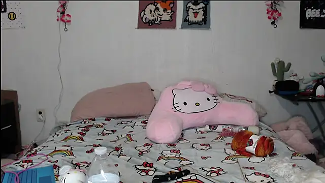 Snapshot of Cupcakecutie449 chatting on April 19, 2026, 5:07 am Cupcakecutie449 online show from April 19, 2026, 5:07 am