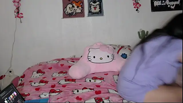 Snapshot of Cupcakecutie449 chatting on April 29, 2026, 9:35 am Cupcakecutie449 online show from April 29, 2026, 9:35 am
