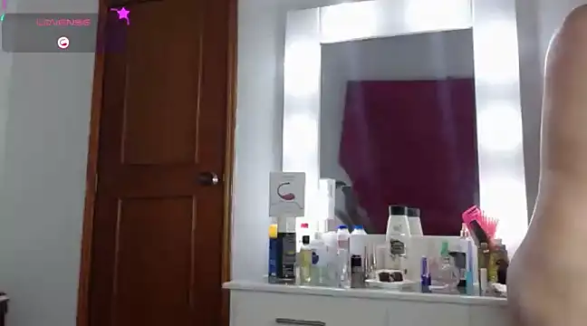 Snapshot of interracia1xx chatting on March 14, 2025, 8:10 am interracia1xx online show from March 14, 2025, 8:10 am