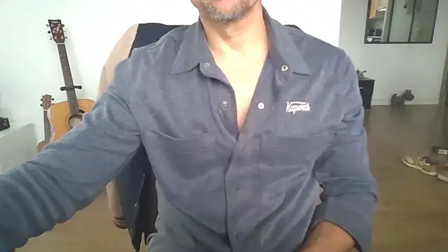 Snapshot of jouet75 chatting on May 5, 2026, 2:14 pm jouet75 online show from May 5, 2026, 2:14 pm