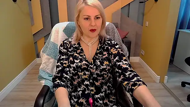 Candy Long online show from March 4, 2025, 6:26 am