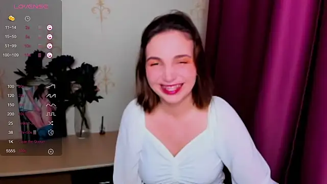 KindHazelHere  online show from September 11, 2025, 5:13 pm