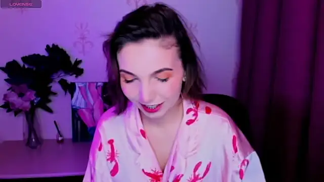 KindHazelHere  online show from October 15, 2025, 2:06 pm