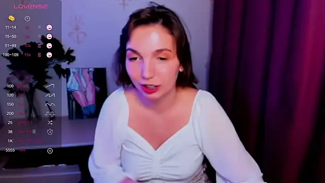 KindHazelHere  online show from October 21, 2025, 9:15 pm