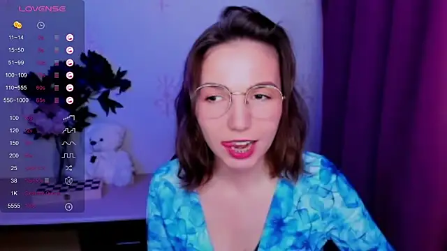 KindHazelHere  online show from April 18, 2026, 7:07 pm