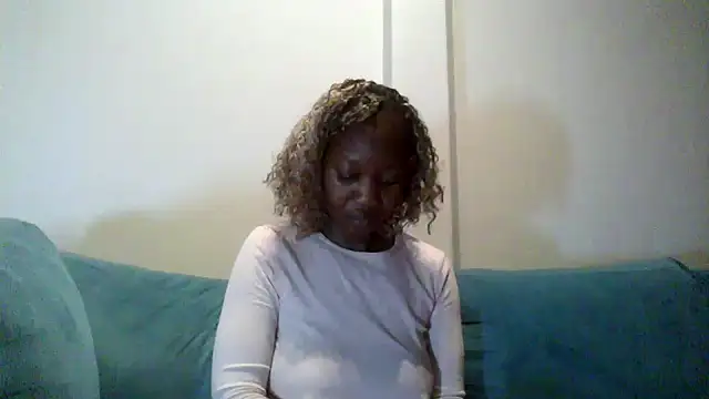 Snapshot of Hardnipples8 chatting on May 5, 2026, 10:18 pm Hardnipples8 online show from May 5, 2026, 10:18 pm