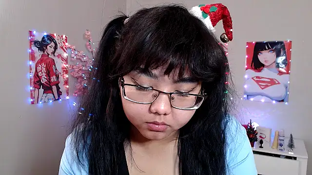 Snapshot of Moertomlly chatting on December 22, 2025, 4:42 am Moertomlly online show from December 22, 2025, 4:42 am