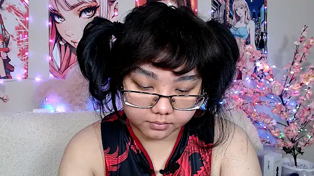 Snapshot of Moertomlly chatting on February 28, 2026, 4:02 am Moertomlly online show from February 28, 2026, 4:02 am