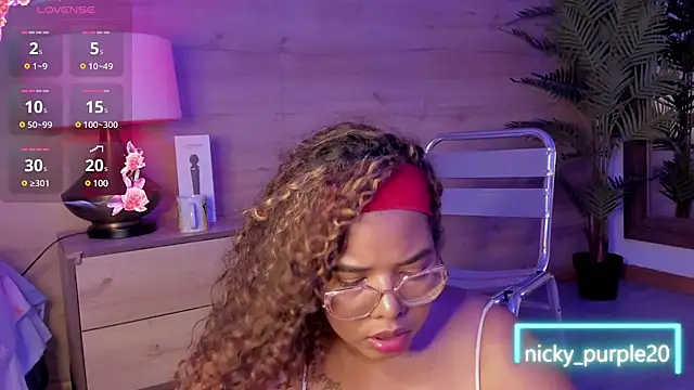  nickypurple  online show from January 31, 2025, 6:25 pm