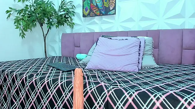 Hellen Sky online show from February 19, 2025, 10:20 pm